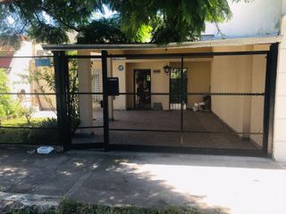 Foto 1 de VENTA DE CASA SOBRE LOTE PROPIO - LOMAS DE ZAMORA