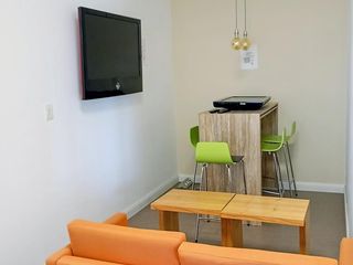 Foto 11 de Alquiler OFICINA amoblada en Complejo Al Rio, 217m2 - 2 Cocheras ESTRENELA