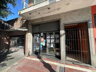 Foto 1 de Local en venta Av Juan B Justo