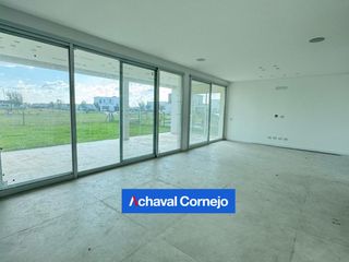 Foto 19 de Casa en  venta - 4 dormitorios y pileta. Barrio Riberas