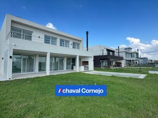Foto 1 de Casa en  venta - 4 dormitorios y pileta. Barrio Riberas