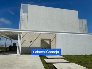 Foto 3 de Casa en  venta - 4 dormitorios y pileta. Barrio Riberas