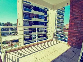 Foto 1 de ALQUILER - Departamento de 2 dormitorios con balcón, Centro, Rosario.