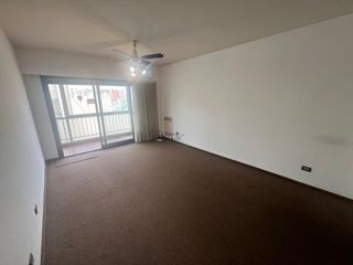 Foto 1 de Alquiler de Departamento tres ambientes con Balcón en Balvanera CON COCHERA