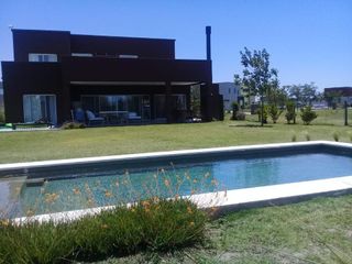 Foto 1 de Casa - El Canton - Islas