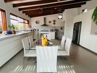 Foto 5 de AMPLIO DÙPLEX  TOWNHOUSE CON LINDA VISTA