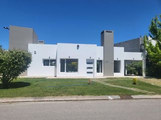 Foto 1 de Casa en  en Cerrado Comahue Golf Club