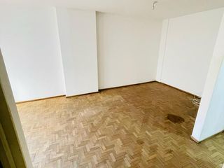 Foto 3 de Departamento en Venta de 2 Dormitorios, Barrio Centro con Escritura