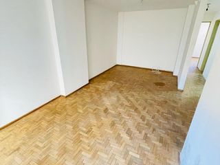Foto 5 de Departamento en Venta de 2 Dormitorios, Barrio Centro con Escritura