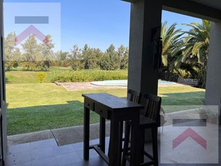 Foto 2 de Casa en una planta en  Barrio San Isidro Labrador al GOLF.
