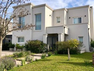 Foto 12 de Casa en venta - 5 dormitorios 3 baños - 200mts2 - El Canton