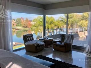 Foto 12 de Venta de hermosa casa en Barrio Castores fondo al lago con pileta y 4 dormitorios