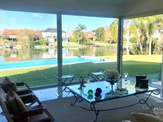 Foto 14 de Venta de hermosa casa en Barrio Castores fondo al lago con pileta y 4 dormitorios