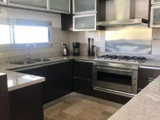Foto 4 de Venta de hermosa casa en Barrio Castores fondo al lago con pileta y 4 dormitorios