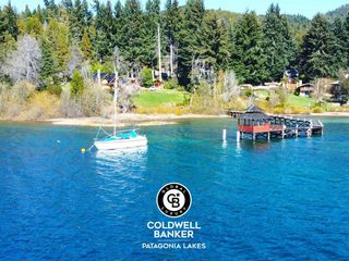 Foto 5 de Venta Lujosa Casa orillas del lago Nahuel Huapi - Bariloche Patagonia Argentina