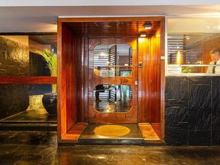 Foto 10 de VENTA COCHERA GRANDE CUBIERTA - EDIFICIO CATEGORÍA - SEGURIDAD 24 HS - RETIRO