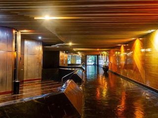 Foto 4 de VENTA COCHERA GRANDE CUBIERTA - EDIFICIO CATEGORÍA - SEGURIDAD 24 HS - RETIRO