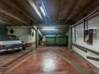 Foto 1 de VENTA COCHERA GRANDE CUBIERTA - EDIFICIO CATEGORÍA - SEGURIDAD 24 HS - RETIRO