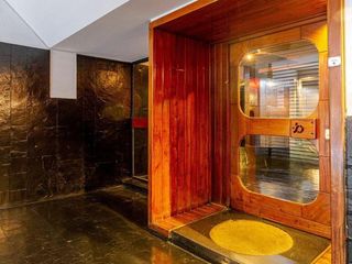 Foto 12 de VENTA COCHERA GRANDE CUBIERTA - EDIFICIO CATEGORÍA - SEGURIDAD 24 HS - RETIRO