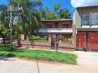 Foto 1 de Casa para Inversión en Garín 8 ambientes