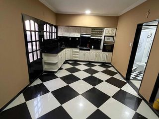Foto 26 de Casa en venta - 6 dormitorios 5 baños - 300mts2 - Tablada