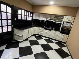 Foto 13 de Casa en venta - 6 dormitorios 5 baños - 300mts2 - Tablada