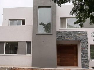 Foto 1 de Casa en venta - El Canton Norte- 4 dormitorios