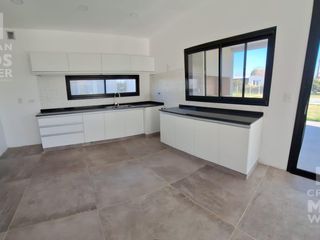 Foto 5 de Casa de 5 ambientes-  en Venta San Matias