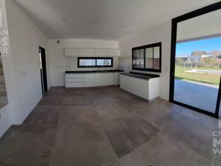 Foto 6 de Casa de 5 ambientes-  en Venta San Matias