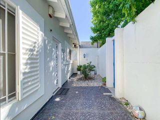 Foto 5 de Casa en venta - 4 Dormitorios 3 Baños - 300Mts2 - Villa Elvira, La Plata