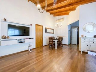 Foto 32 de Casa en venta - 4 Dormitorios 3 Baños - 300Mts2 - Villa Elvira, La Plata