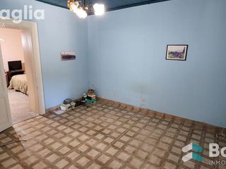 Foto 9 de CASA DE 5 AMBIENTES EN LOTE DE 1.720 M2- Dolores