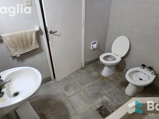 Foto 12 de CASA DE 5 AMBIENTES EN LOTE DE 1.720 M2- Dolores