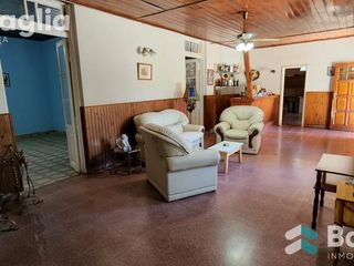 Foto 5 de CASA DE 5 AMBIENTES EN LOTE DE 1.720 M2- Dolores