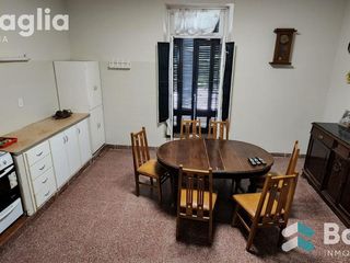 Foto 6 de CASA DE 5 AMBIENTES EN LOTE DE 1.720 M2- Dolores