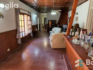 Foto 3 de CASA DE 5 AMBIENTES EN LOTE DE 1.720 M2- Dolores