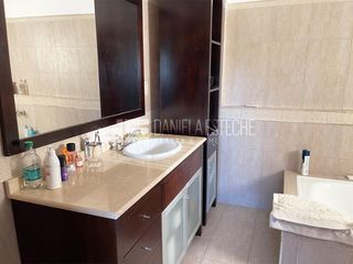 Foto 30 de D. Esteche Realty