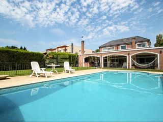 Foto 1 de D. Esteche Realty