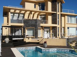 Foto 5 de Cariló - Excelente casa sobre línea del mar ALQUILER Y VENTA