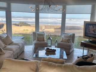 Foto 17 de Cariló - Excelente casa sobre línea del mar ALQUILER Y VENTA