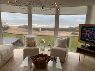 Foto 11 de Cariló - Excelente casa sobre línea del mar ALQUILER Y VENTA