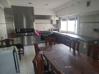 Foto 29 de Casa en venta - 4 dormitorios 3 baños patio terraza  - 265mts2 - Pompeya
