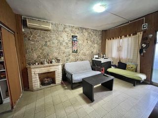 Foto 2 de Venta casa interna tres dormitorios barrio Triángulo