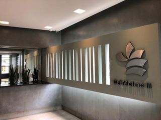 Foto 2 de En VENTA! Importante Departamento de 1 Ambiente de Categoría en Edificio 
