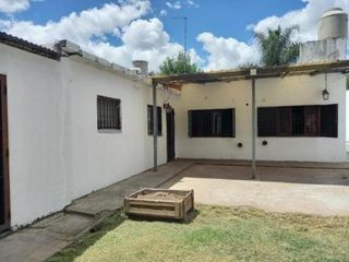 Foto 19 de Casa en venta-Terreno 10 x 30 metros -200 metros cubiertos -  4 dormitorios 2 baños - Los Hornos
