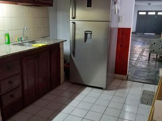 Foto 5 de Casa en venta-Terreno 10 x 30 metros -200 metros cubiertos -  4 dormitorios 2 baños - Los Hornos