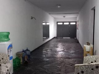 Foto 8 de Casa en venta-Terreno 10 x 30 metros -200 metros cubiertos -  4 dormitorios 2 baños - Los Hornos