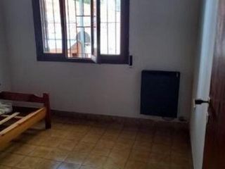 Foto 21 de Casa en venta-Terreno 10 x 30 metros -200 metros cubiertos -  4 dormitorios 2 baños - Los Hornos