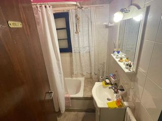Foto 37 de Casa en venta - 3 dormitorios 1 baño - pileta y galeria - 108mts2 - La Plata