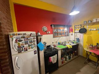 Foto 6 de Casa en venta - 3 dormitorios 1 baño - pileta y galeria - 108mts2 - La Plata
